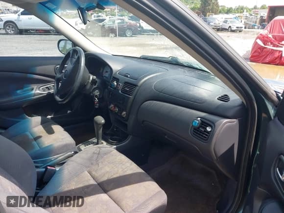 ✅ 2000 Nissan Sentra • VIN: 3N1BB51A1YL001179 • Lot: 42498303. Listed on IAAI with 79,303 mi. Free auction sales archive from the USA and detailed vehicle history report at DreamBid. Image 5.