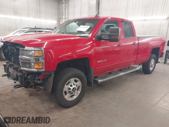 ✅ 2015 Chevrolet Silverado 2500HD LT • VIN: 1GC2KVEG0FZ527739 • Lot: 42731082. Wystawiony na IAAI z przebiegiem 301 898 mil. Bezpłatny archiwum sprzedaży aukcyjnych z USA i szczegółowy raport historii pojazdu na DreamBid. Zdjęcie 2.