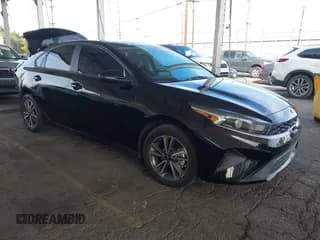 ✅ 2023 Kia Forte LXS • VIN: 3KPF24AD8PE607486 • Lot: 43666572. Wystawiony na IAAI z przebiegiem 31 311 mil. Bezpłatny archiwum sprzedaży aukcyjnych z USA i szczegółowy raport historii pojazdu na DreamBid. Zdjęcie 1.