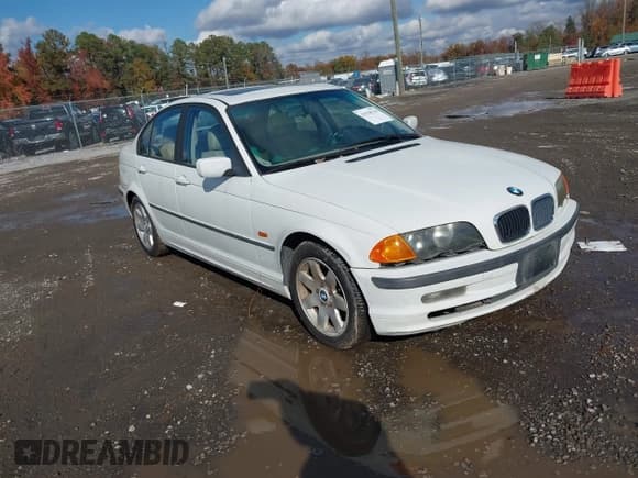 ✅ 2001 BMW 3 Series 325i • VIN: WBAAV33471FU93158 • Лот: 43538338. Опубликован ранее на IAAI с пробегом 226 103 миль. Бесплатный доступ к архиву аукционных продаж из США и подробный отчёт об истории автомобиля на DreamBid. Изображение 1.