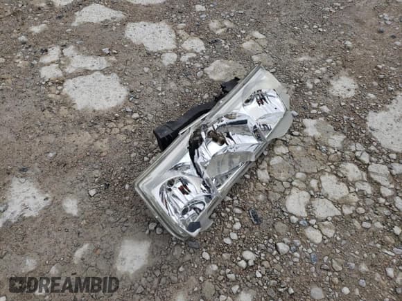 ✅ 2005 Saturn VUE • VIN: 5GZCZ63465S858605 • Lot: 87466284. Wystawiony na Copart z przebiegiem 265 836 mil. Bezpłatny archiwum sprzedaży aukcyjnych z USA i szczegółowy raport historii pojazdu na DreamBid. Zdjęcie 15.