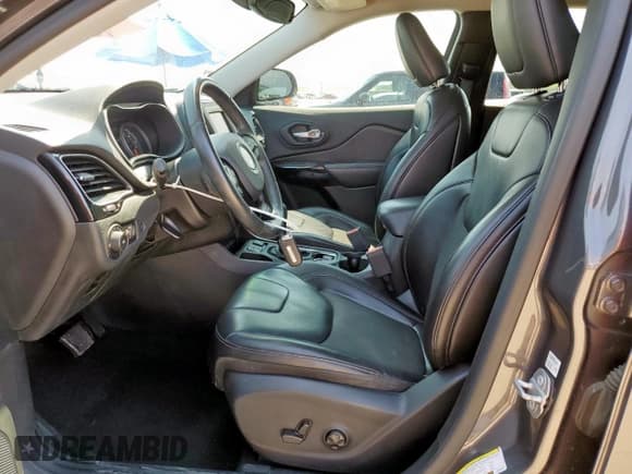 ✅ 2019 Jeep Cherokee Altitude • VIN: 1C4PJLLB2KD338974 • Lot: 67590585. Listed on Copart with 79,277 mi. Free auction sales archive from the USA and detailed vehicle history report at DreamBid. Image 7.