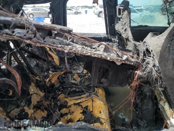 ✅ 2019 BMW i3 s • VIN: WBY8P8C5XK7D03013 • Лот: 61143515. Опубликован ранее на Copart с пробегом Не указан. Бесплатный доступ к архиву аукционных продаж из США и подробный отчёт об истории автомобиля на DreamBid. Изображение 10.