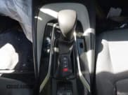 ✅ 2022 Toyota Corolla SE • VIN: 5YFS4MCE2NP125655 • Lot: 42692235. Wystawiony na IAAI z przebiegiem 59 853 mil. Bezpłatny archiwum sprzedaży aukcyjnych z USA i szczegółowy raport historii pojazdu na DreamBid. Zdjęcie 11.