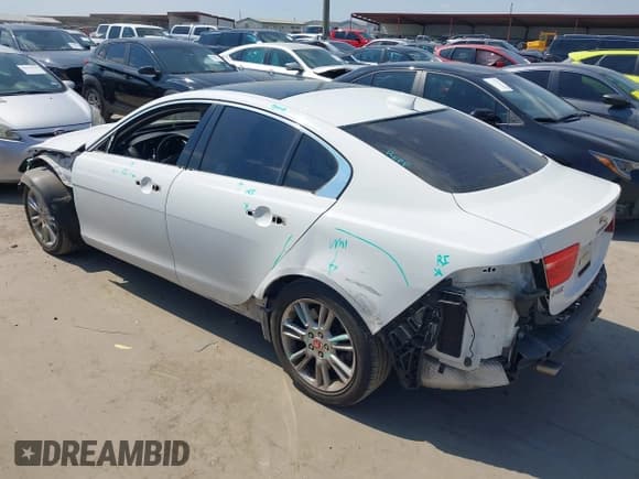 ✅ 2017 Jaguar XE 25t Premium • VIN: SAJAD4BG3HA959264 • Лот: 43197497. Опубликован ранее на IAAI с пробегом 70 996 миль. Бесплатный доступ к архиву аукционных продаж из США и подробный отчёт об истории автомобиля на DreamBid. Изображение 3.