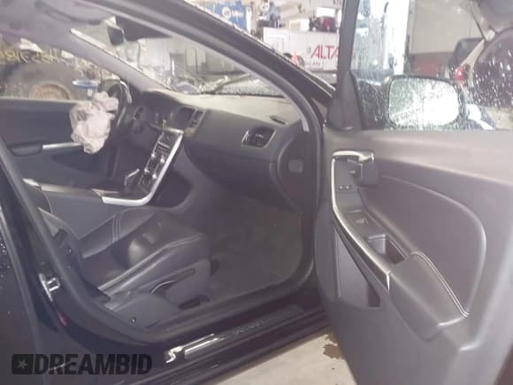 ✅ 2017 Volvo S60 Dynamic • VIN: YV140MTL1H2437112 • Лот: 43571855. Опубликован ранее на IAAI с пробегом 80 280 миль. Бесплатный доступ к архиву аукционных продаж из США и подробный отчёт об истории автомобиля на DreamBid. Изображение 5.