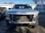 ✅ 2019 Chevrolet Silverado 1500 Custom • VIN: 1GCRYBEH2KZ266659 • Lot: 50684955. Wystawiony na Copart z przebiegiem 110 595 mil. Bezpłatny archiwum sprzedaży aukcyjnych z USA i szczegółowy raport historii pojazdu na DreamBid. Zdjęcie 5.