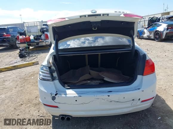 ✅ 2015 BMW 3 Series 328i • VIN: WBA3A5C53FF609679 • Lot: 43299762. Wystawiony na IAAI z przebiegiem 147 593 mil. Bezpłatny archiwum sprzedaży aukcyjnych z USA i szczegółowy raport historii pojazdu na DreamBid. Zdjęcie 6.