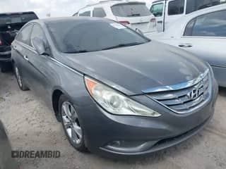 2013 Hyundai Sonata Limited z VIN 5NPEC4AC1DH556081, wystawiony jako IAAI lot #43408207 z przebiegiem 99 133 mil mil oraz . Historia ofert i sprzedaży dostępna na DreamBid. Obrazek 1.
