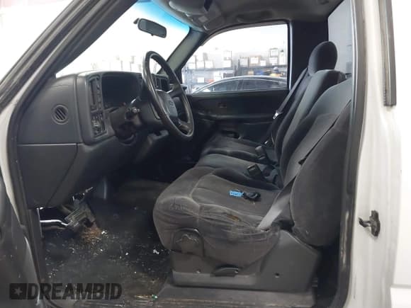 ✅ 2000 Chevrolet Silverado 1500 LS • VIN: 1GCEK14T9YZ313274 • Lot: 41251991. Listed on IAAI with 303,399 mi. Free auction sales archive from the USA and detailed vehicle history report at DreamBid. Image 5.