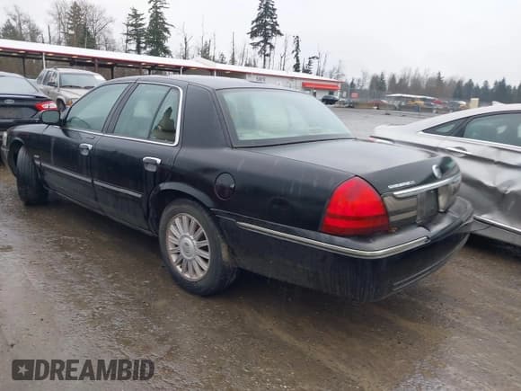 ✅ 2011 Mercury Grand Marquis LS • VIN: 2MEBM7FV7BX601112 • Lot: 41712172. Wystawiony na IAAI z przebiegiem Nie podano. Bezpłatny archiwum sprzedaży aukcyjnych z USA i szczegółowy raport historii pojazdu na DreamBid. Zdjęcie 3.