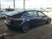 ✅ 2022 Tesla Model 3 • VIN: 5YJ3E1EA6NF287553 • Lot: 57831325. Wystawiony na Copart z przebiegiem 131 113 mil. Bezpłatny archiwum sprzedaży aukcyjnych z USA i szczegółowy raport historii pojazdu na DreamBid. Zdjęcie 3.