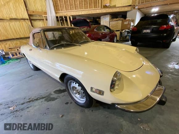 ✅ 1973 Alfa Romeo Spider • VIN: AR3041681 • Лот: 91592125. Опубликован ранее на Copart с пробегом 20 513 миль. Бесплатный доступ к архиву аукционных продаж из США и подробный отчёт об истории автомобиля на DreamBid. Изображение 1.