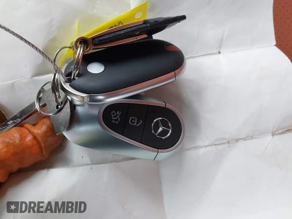 ✅ 2023 Mercedes-Benz GLC 300 • VIN: W1NKM4HBXPF029614 • Lot: 41633136. Wystawiony na IAAI z przebiegiem 12 810 mil. Bezpłatny archiwum sprzedaży aukcyjnych z USA i szczegółowy raport historii pojazdu na DreamBid. Zdjęcie 11.