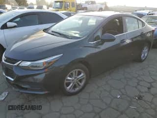 ✅ 2018 Chevrolet Cruze LT • VIN: 1G1BE5SM0J7216858 • Lot: 72445972. Wystawiony na Copart z przebiegiem Nie podano. Bezpłatny archiwum sprzedaży aukcyjnych z USA i szczegółowy raport historii pojazdu na DreamBid. Zdjęcie 1.