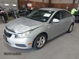 2011 Chevrolet Cruze 1LT z VIN 1G1PF5S90B7253280, wystawiony jako IAAI lot #43623135 z przebiegiem 181 798 mil mil oraz . Historia ofert i sprzedaży dostępna na DreamBid. Obrazek 2.