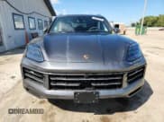 ✅ 2025 Porsche Cayenne • VIN: WP1AA2AY2SDA05308 • Lot: 70502815. Wystawiony na Copart z przebiegiem Nie podano. Bezpłatny archiwum sprzedaży aukcyjnych z USA i szczegółowy raport historii pojazdu na DreamBid. Zdjęcie 5.