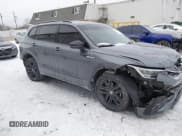 ✅ 2022 Volkswagen Tiguan SE R-Line Black • VIN: 3VVCB7AX9NM024296 • Лот: 41592795. Опубликован ранее на IAAI с пробегом 45 308 миль. Бесплатный доступ к архиву аукционных продаж из США и подробный отчёт об истории автомобиля на DreamBid. Изображение 1.
