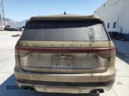 ✅ 2021 Lincoln Aviator Grand Touring • VIN: 5LMYJ8XY8MNL02129 • Lot: 58831245. Wystawiony na Copart z przebiegiem 85 562 mil. Bezpłatny archiwum sprzedaży aukcyjnych z USA i szczegółowy raport historii pojazdu na DreamBid. Zdjęcie 6.