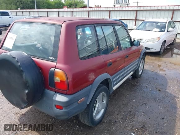 ✅ 1997 Toyota RAV4 • VIN: JT3GP10V2V0011119 • Lot: 42102913. Wystawiony na IAAI z przebiegiem 119 073 mil. Bezpłatny archiwum sprzedaży aukcyjnych z USA i szczegółowy raport historii pojazdu na DreamBid. Zdjęcie 4.