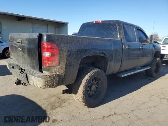 ✅ 2013 Chevrolet Silverado 2500HD LTZ • VIN: 1GC1KYC8XDF143166 • Lot: 82632614. Wystawiony na Copart z przebiegiem 216 764 mil. Bezpłatny archiwum sprzedaży aukcyjnych z USA i szczegółowy raport historii pojazdu na DreamBid. Zdjęcie 3.