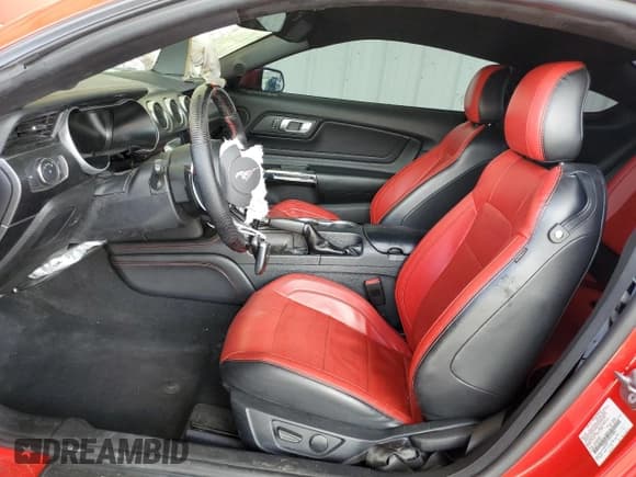 ✅ 2021 Ford Mustang GT Premium • VIN: 1FA6P8CF4M5138966 • Lot: 68619285. Wystawiony na Copart z przebiegiem 49 975 mil. Bezpłatny archiwum sprzedaży aukcyjnych z USA i szczegółowy raport historii pojazdu na DreamBid. Zdjęcie 7.