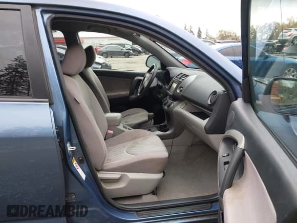 ✅ 2007 Toyota RAV4 • VIN: JTMZK33V875015529 • Lot: 43571553. Wystawiony na IAAI z przebiegiem 176 789 mil. Bezpłatny archiwum sprzedaży aukcyjnych z USA i szczegółowy raport historii pojazdu na DreamBid. Zdjęcie 18.