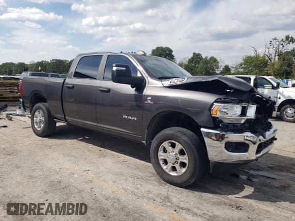 ✅ 2024 Ram 2500 Big Horn • VIN: 3C6UR5DL7RG298829 • Lot: 84403985. Wystawiony na Copart z przebiegiem 6 990 mil. Bezpłatny archiwum sprzedaży aukcyjnych z USA i szczegółowy raport historii pojazdu na DreamBid. Zdjęcie 4.