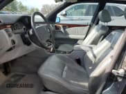 ✅ 1997 Mercedes-Benz E 320 • VIN: WDBJF72F8VA462335 • Lot: 50230895. Wystawiony na Copart z przebiegiem 97 831 mil. Bezpłatny archiwum sprzedaży aukcyjnych z USA i szczegółowy raport historii pojazdu na DreamBid. Zdjęcie 7.