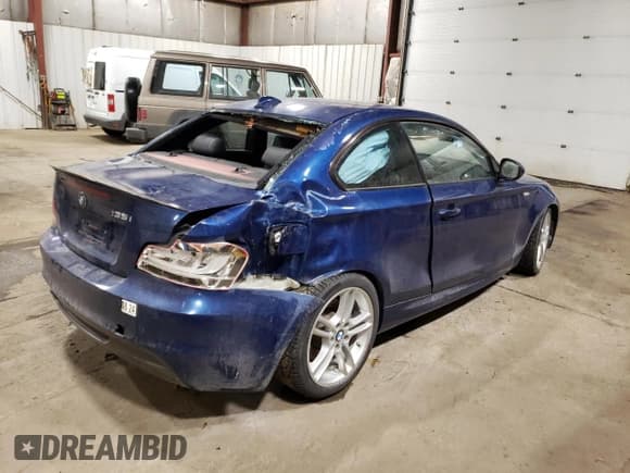 ✅ 2011 BMW 1 Series 135i • VIN: WBAUC9C50BVM11423 • Lot: 85527854. Wystawiony na Copart z przebiegiem 70 843 mil. Bezpłatny archiwum sprzedaży aukcyjnych z USA i szczegółowy raport historii pojazdu na DreamBid. Zdjęcie 3.