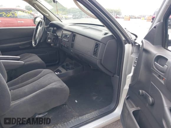 ✅ 2004 Dodge Dakota • VIN: 1D7FL16K04S554963 • Lot: 40128365. Wystawiony na IAAI z przebiegiem 72 818 mil. Bezpłatny archiwum sprzedaży aukcyjnych z USA i szczegółowy raport historii pojazdu na DreamBid. Zdjęcie 5.