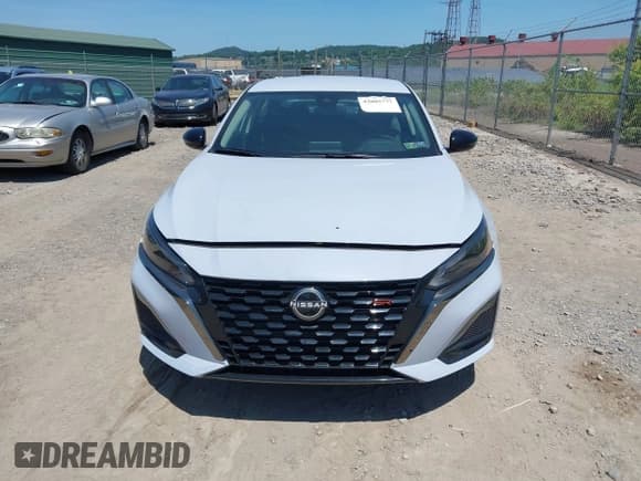 ✅ 2025 Nissan Altima SR • VIN: 1N4BL4CW3SN337796 • Lot: 42805777. Wystawiony na IAAI z przebiegiem 187 mil. Bezpłatny archiwum sprzedaży aukcyjnych z USA i szczegółowy raport historii pojazdu na DreamBid. Zdjęcie 12.