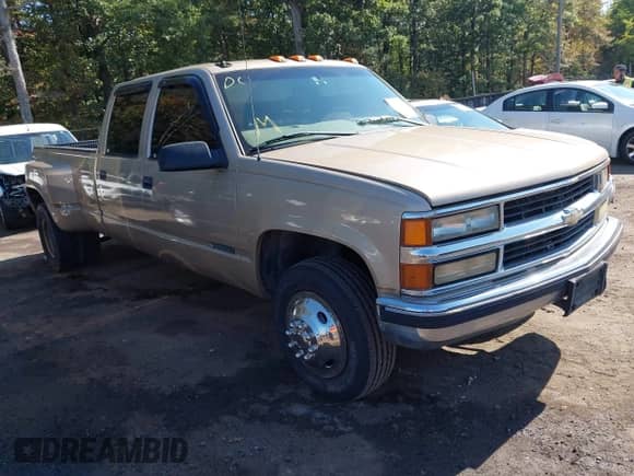 1998 Chevrolet Silverado 3500 с VIN 1GCHC33J9WF022102, выставлен на аукционе IAAI как лот 43267780 с пробегом 243 172 миль миль и . История ставок и продаж доступна на DreamBid. Изображение 1.