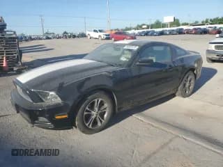 ✅ 2014 Ford Mustang V6 • VIN: 1ZVBP8AM1E5333061 • Лот: 56882415. Опубликован ранее на Copart с пробегом 101 910 миль. Бесплатный доступ к архиву аукционных продаж из США и подробный отчёт об истории автомобиля на DreamBid. Изображение 1.