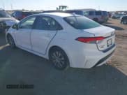 ✅ 2022 Toyota Corolla Hybrid LE • VIN: JTDEAMDE9N3005400 • Lot: 43584787. Wystawiony na IAAI z przebiegiem 58 525 mil. Bezpłatny archiwum sprzedaży aukcyjnych z USA i szczegółowy raport historii pojazdu na DreamBid. Zdjęcie 3.