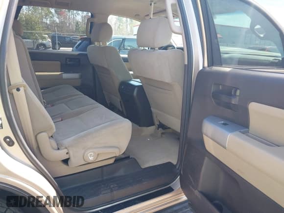 ✅ 2008 Toyota Sequoia SR5 • VIN: 5TDBY64AX8S010888 • Lot: 41686880. Listed on IAAI with 146,358 mi. Free auction sales archive from the USA and detailed vehicle history report at DreamBid. Image 8.