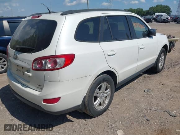 ✅ 2012 Hyundai Santa Fe GLS • VIN: 5XYZGDAG6CG117330 • Lot: 42951822. Listed on IAAI with 124,187 mi. Free auction sales archive from the USA and detailed vehicle history report at DreamBid. Image 4.