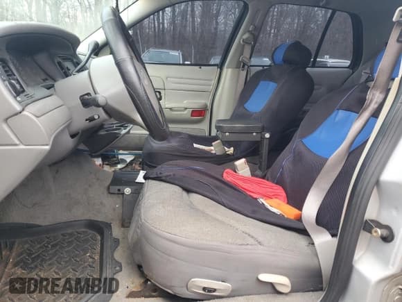 ✅ 2002 Ford Crown Victoria Police Interceptor • VIN: 2FAFP71W52X157860 • Lot: 42335115. Listed on Copart with 175,053 mi. Free auction sales archive from the USA and detailed vehicle history report at DreamBid. Image 7.