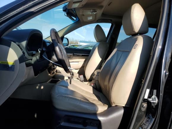 ✅ 2012 Hyundai Santa Fe Limited • VIN: 5XYZKDAG1CG159080 • Lot: 82495254. Listed on Copart with 174,813 mi. Free auction sales archive from the USA and detailed vehicle history report at DreamBid. Image 7.