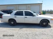 ✅ 2008 Ford Police Interceptor • VIN: 2FAFP71V98X144920 • Lot: 41708440. Wystawiony na IAAI z przebiegiem 220 381 mil. Bezpłatny archiwum sprzedaży aukcyjnych z USA i szczegółowy raport historii pojazdu na DreamBid. Zdjęcie 13.