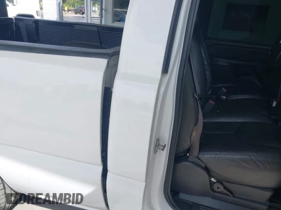 ✅ 2005 Chevrolet Silverado 1500 Work Truck • VIN: 1GCEC14XX5Z318107 • Lot: 43367766. Listed on IAAI with 104,186 mi. Free auction sales archive from the USA and detailed vehicle history report at DreamBid. Image 8.