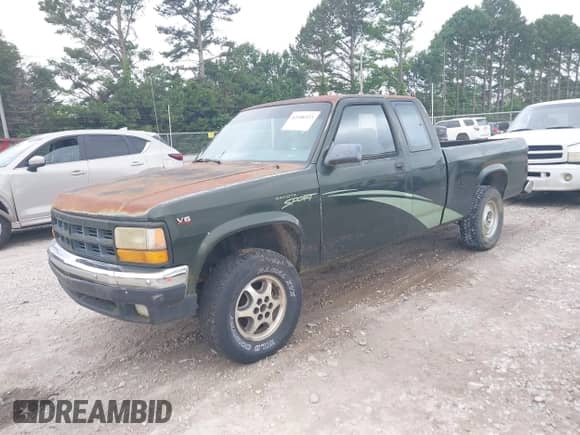1996 Dodge Dakota with VIN 1B7GG23X1TS548256, listed as a IAAI auction lot 42488533 with 180,688 mi miles and . Bid and sale history available at DreamBid. Image 2.