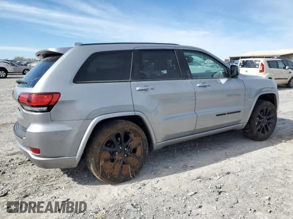 ✅ 2019 Jeep Grand Cherokee Altitude • VIN: 1C4RJFAG6KC802377 • Lot: 82754715. Wystawiony na Copart z przebiegiem 75 974 mil. Bezpłatny archiwum sprzedaży aukcyjnych z USA i szczegółowy raport historii pojazdu na DreamBid. Zdjęcie 3.