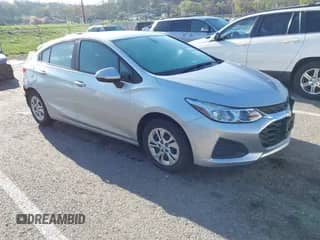 2019 Chevrolet Cruze LS с VIN 3G1BC6SM6KS595153, выставлен на аукционе IAAI как лот 41944430 с пробегом 81 491 миль миль и . История ставок и продаж доступна на DreamBid. Изображение 1.