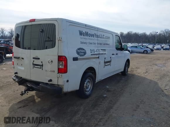 ✅ 2013 Nissan NV S • VIN: 1N6BF0KM9DN101101 • Lot: 41384511. Wystawiony na IAAI z przebiegiem 232 485 mil. Bezpłatny archiwum sprzedaży aukcyjnych z USA i szczegółowy raport historii pojazdu na DreamBid. Zdjęcie 4.