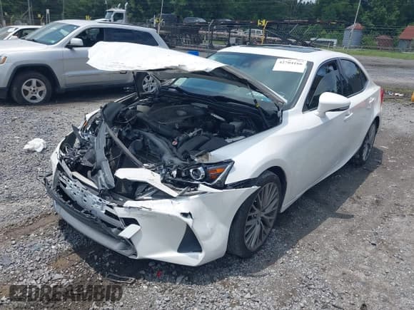 ✅ 2017 Lexus IS 200t • VIN: JTHBA1D25H5053863 • Lot: 42704166. Wystawiony na IAAI z przebiegiem 64 570 mil. Bezpłatny archiwum sprzedaży aukcyjnych z USA i szczegółowy raport historii pojazdu na DreamBid. Zdjęcie 2.