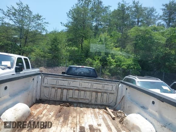 ✅ 2015 Chevrolet Silverado 2500HD Work Truck • VIN: 1GC0CUEG0FZ127484 • Lot: 42210539. Wystawiony na IAAI z przebiegiem 140 254 mil. Bezpłatny archiwum sprzedaży aukcyjnych z USA i szczegółowy raport historii pojazdu na DreamBid. Zdjęcie 8.