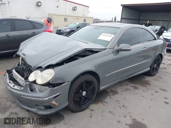 ✅ 2005 Mercedes-Benz CLK 500 • VIN: WDBTJ75J85F145858 • Лот: 42443242. Опубликован ранее на IAAI с пробегом 167 933 миль. Бесплатный доступ к архиву аукционных продаж из США и подробный отчёт об истории автомобиля на DreamBid. Изображение 2.