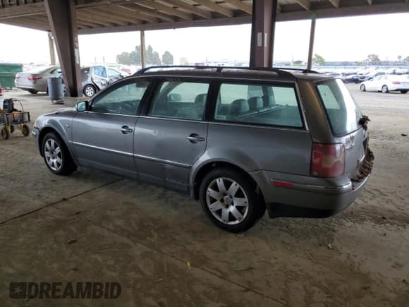 ✅ 2003 Volkswagen Passat GLX • VIN: WVWWH63B13E364504 • Lot: 56071205. Wystawiony na Copart z przebiegiem 203 849 mil. Bezpłatny archiwum sprzedaży aukcyjnych z USA i szczegółowy raport historii pojazdu na DreamBid. Zdjęcie 2.