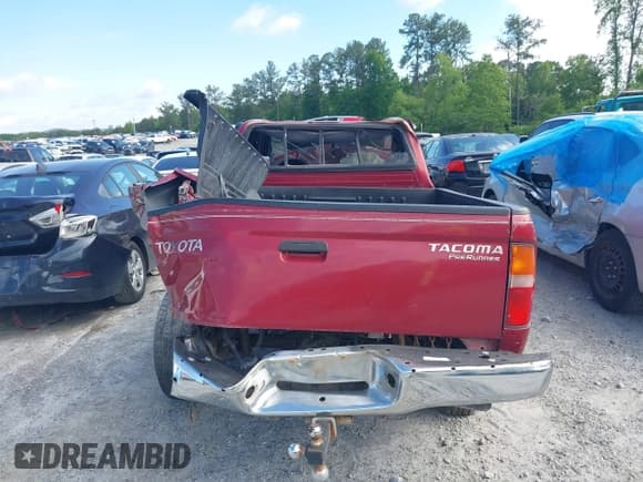 ✅ 2000 Toyota Tacoma PreRunner • VIN: 4TASM92N4YZ611873 • Lot: 42126114. Listed on IAAI with 246,751 mi. Free auction sales archive from the USA and detailed vehicle history report at DreamBid. Image 15.
